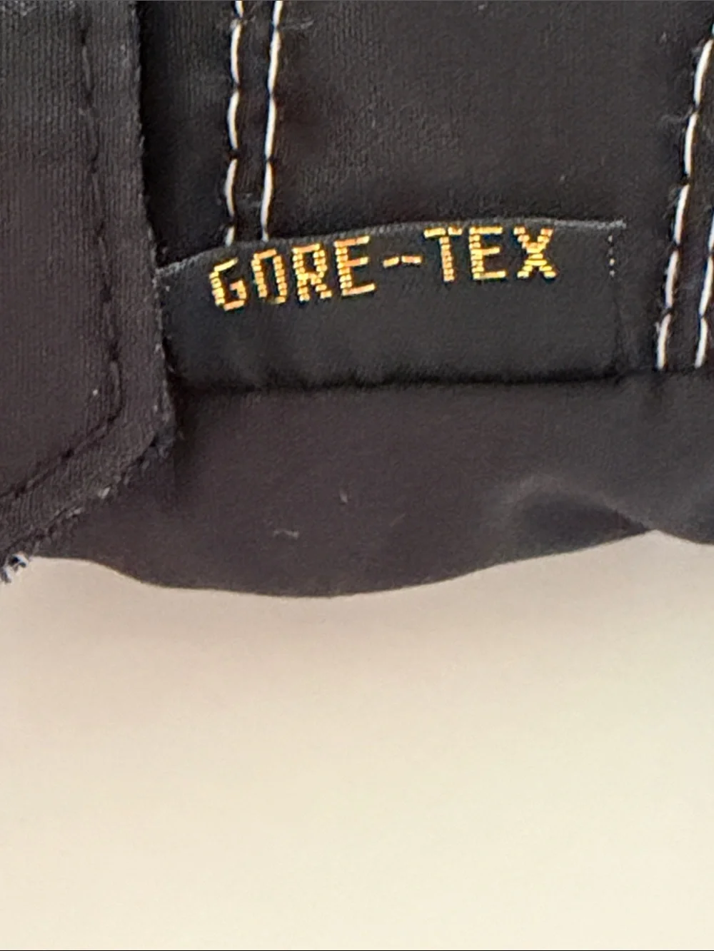 Obermeyer Women's Black Quilted Insulated Ski Gloves Wrist Straps Size L GoreTex